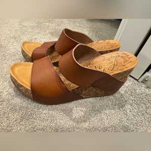 Blowfish size 7.5 Brown Leather Wedge Sandals